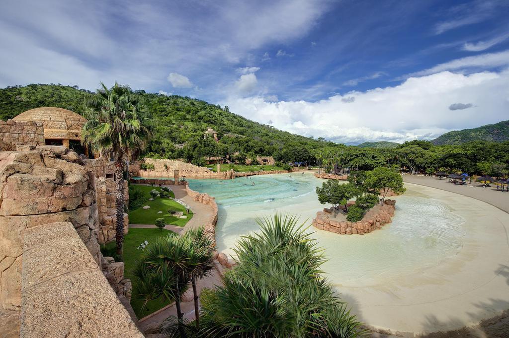 The Palace Of The Lost City At Sun City Resort Eksteriør billede View of the lagoon