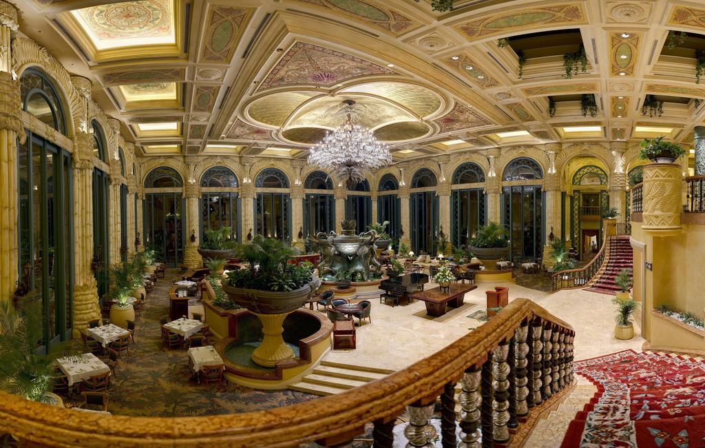 The Palace Of The Lost City At Sun City Resort Restaurant billede The lobby of the Taj Mahal Palace