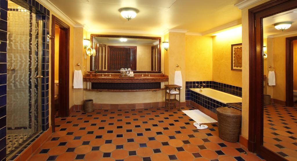 The Palace Of The Lost City At Sun City Resort Værelse billede Bathroom