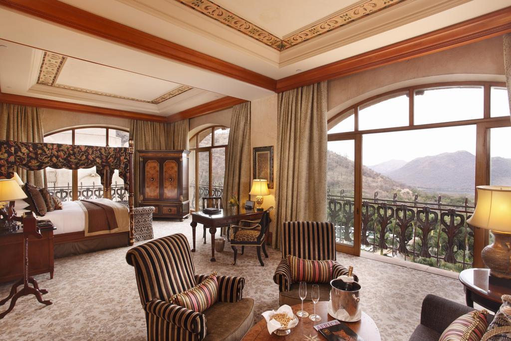 The Palace Of The Lost City At Sun City Resort Værelse billede A suite at the Taj Mahal Palace