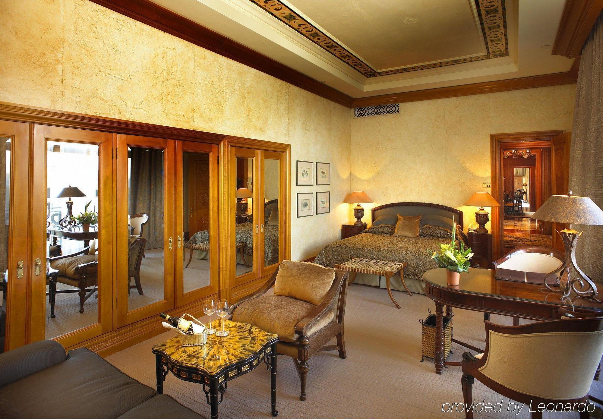 The Palace Of The Lost City At Sun City Resort Værelse billede A suite at the hotel