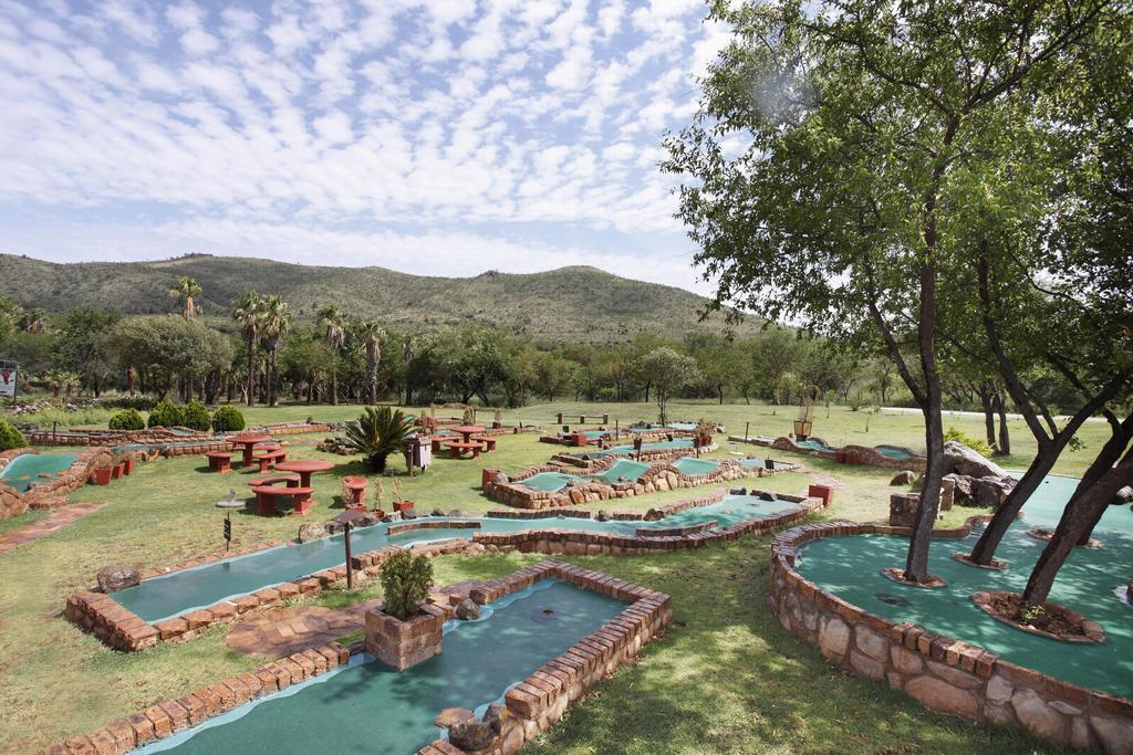 The Palace Of The Lost City At Sun City Resort Eksteriør billede Miniature golf at the Sun City resort